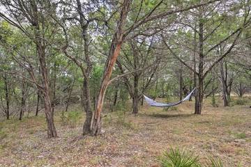 Log Cabin for 4 Guests in Wimberley, Hays County, Picture 2