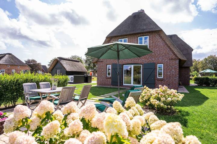 Ferienhaus für 4 Personen, mit Terrasse und Garten sowie Sauna in Borgsum