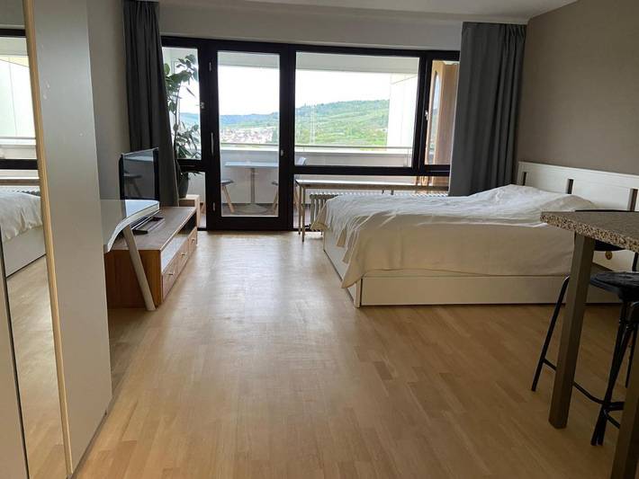 Ferienwohnung für 2 Personen, mit Balkon und Ausblick in Weinstadt