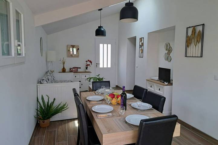 Location de vacances pour 5 personnes, avec jardin ainsi que terrasse et piscine dans Office De Tourisme De Moliets Et Maa