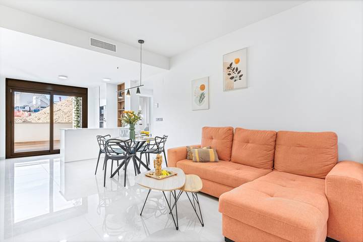 Geheel appartement, Appartement 'Costa Casa Fens' met Gedeeld Zwembad, Wi-Fi en Airconditioning in Torrevieja, Costa Blanca