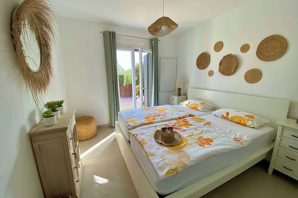 Ferienhaus mit Pool, Garten, Meerblick, strandnah,freies Wlan,Terrassen,Gasgrill in Portopetro, Santanyí