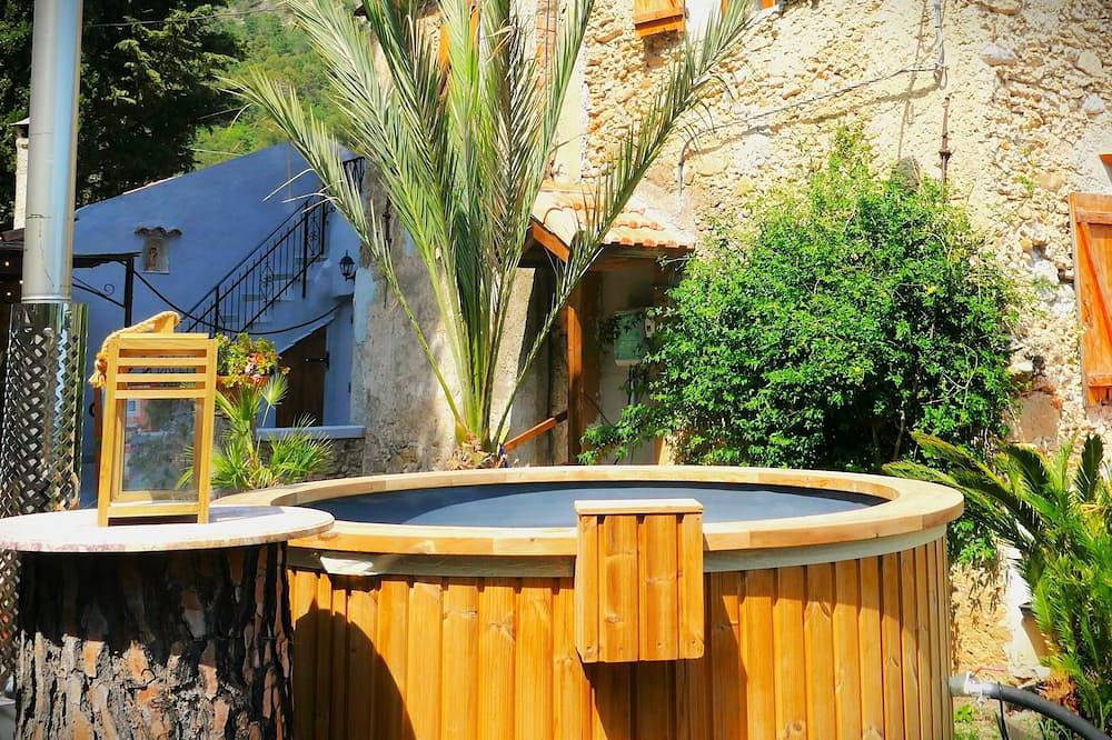 Haus-Swimmingpool und Whirlpool mit Meerblick im Herzen von Olivenbäumen in San Giacomo (Camporosso), Camporosso