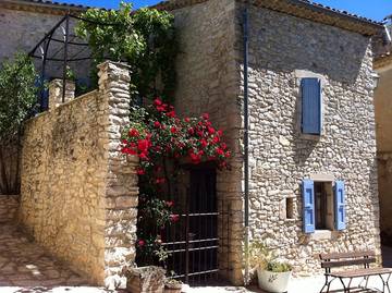 Gîte pour 2 personnes, avec terrasse, animaux acceptés dans les Alpes-de-Haute-Provence