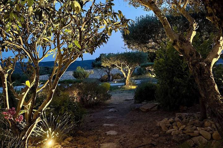 Villa de Luxe en Face du Célèbre Pont-du-gard in Castillon-du-Gard, Region de Nimes