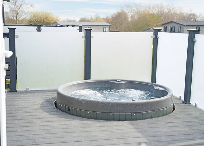 Glamping for 8 people in Wiltshire