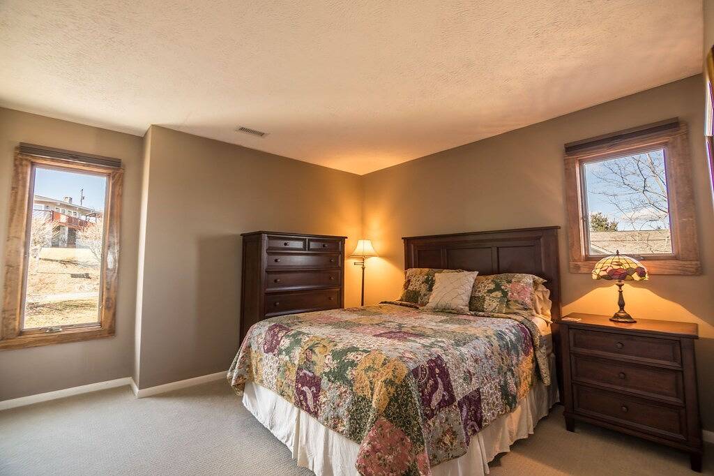 Aspen View - 3-story home with gorgeous views, a hot tub, and perfect location! in Blue Ridge Parkway, Watauga County