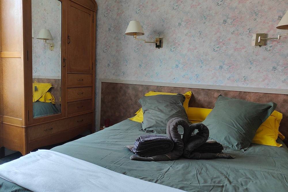 Entire apartment, Room “Domaine du Peuplier” with Shared Terrace, Balcony and Wi-Fi in La Vôge-les-Bains, Épinal region