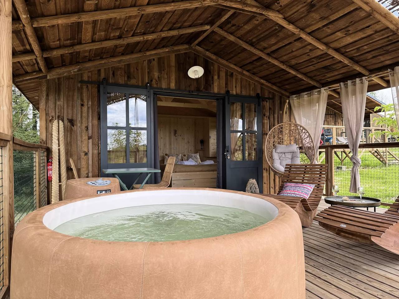Safari Lodge Zelt (34 m2 - 2 Schlafz.) 5 Personen in Chisseaux, Tours und Umgebung