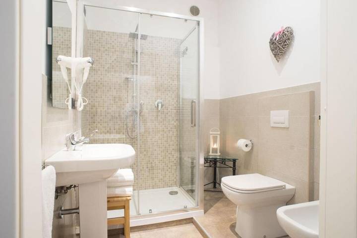 Chambre d’hôte pour 2 personnes, avec Balcon ainsi que Terrasse et Vue à Bergame - 2