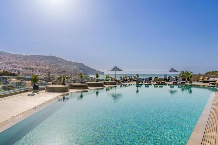 Hôtel pour 2 personnes, avec piscine et jacuzzi ainsi que jardin et sauna
