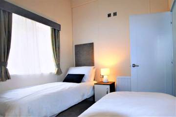 Static Caravan for 4 People in Christchurch, Dorset, Photo 4