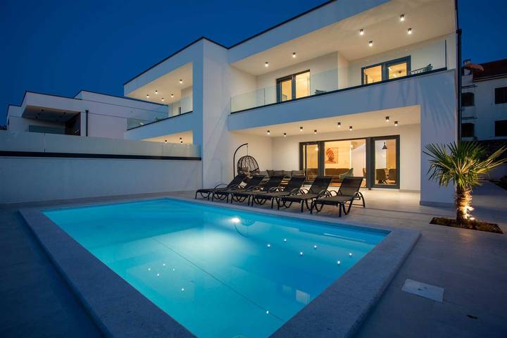 Villa pour 8 personnes, avec Balcon et Vue sur l’océan ainsi que Balcon/Terrasse et Terrasse à Klimno