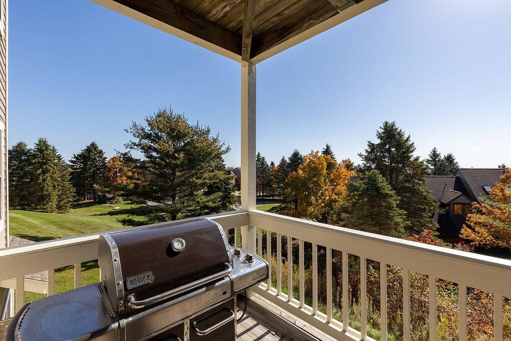 Ganze Wohnung, Prime Resort Location, Modern Ski/Out w/ Balcony in Seven Springs, Pennsylvania