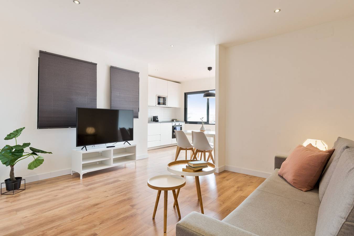 Entire apartment, Urban Chill | 2-Bedroom Apartment with Terrace in Hospitalet de Llobregat, l'Hospitalet de Llobregat