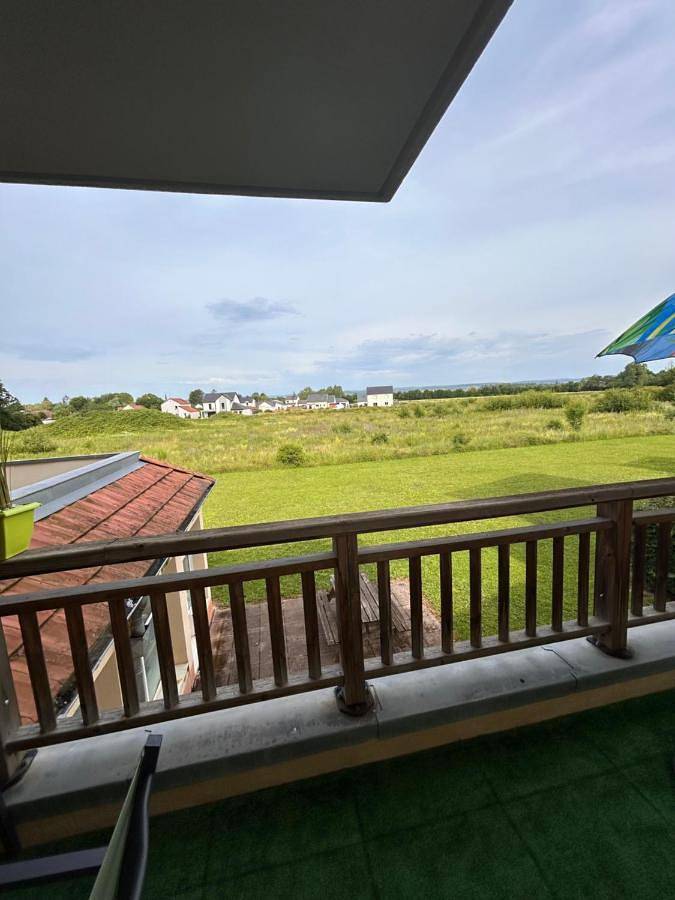 Gîte pour 4 personnes, avec vue et jardin ainsi que piscine et sauna, animaux acceptés à Levernois - 3