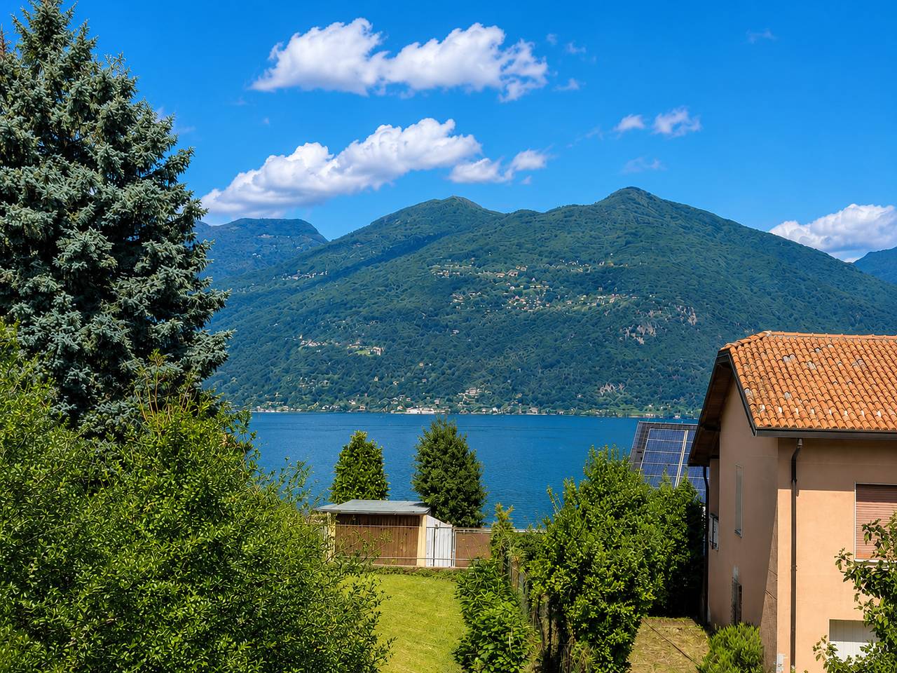 Villa dei Mumi in Luino, Comune di Luino