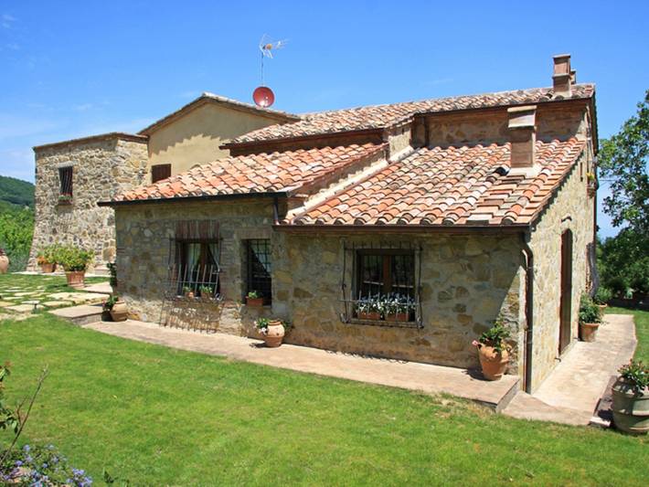 Agriturismo per 10 persone, con Terrazza e Giardino nonché Piscina a Cetona