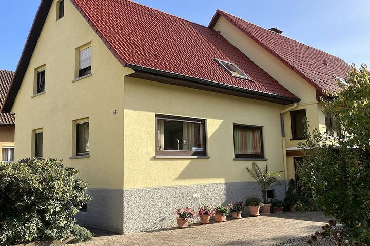 Ferienhaus für 5 Personen, mit Balkon und Garten