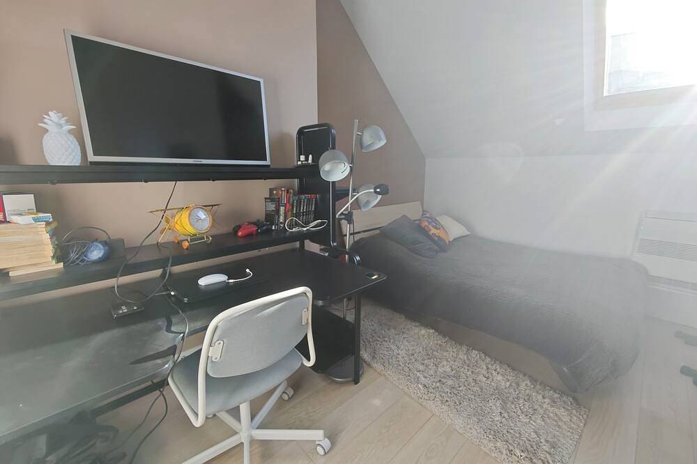 Entire apartment, Superb 187m² loft near Paris - Sleeps 6 - Perfect for creating memories in Colombes, Hauts-de-Seine
