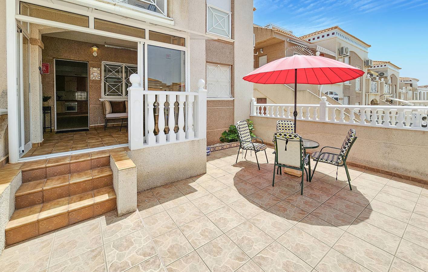 Appartamento con terrazza a bordo piscina, a 1 km dalla spiaggia in Las Calas, Torrevieja