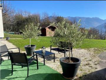 Gîte pour 4 personnes, avec terrasse et vue à Mercury