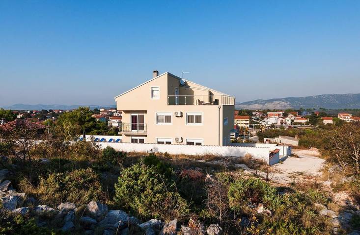 Villa pour 10 personnes, avec sauna et piscine ainsi que jacuzzi et jardin, adapté aux familles à Drage (Pakoštane) - 2