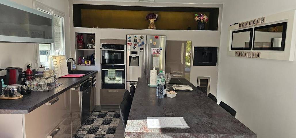 Gîte pour 4 personnes, avec vue ainsi que jardin et piscine à Savasse - 2