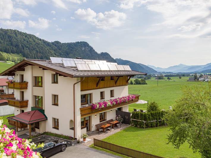 Ferienwohnung für 8 Personen, mit Garten und Seeblick sowie Ausblick und Balkon, kinderfreundlich in Walchsee - 2