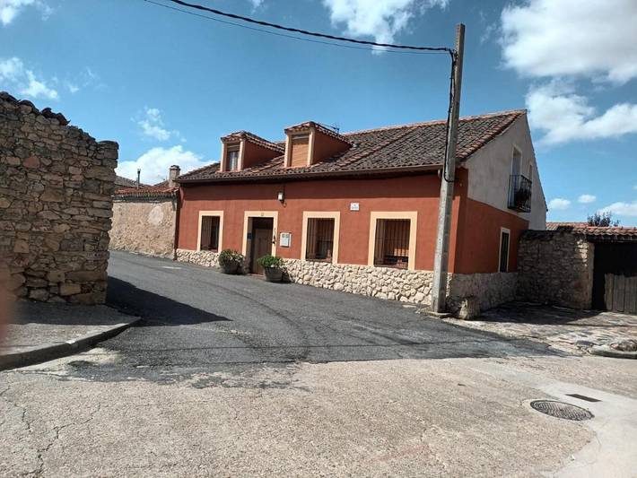Apartamento para 8 personas, con Terraza y Jardín además de Piscina y Vistas en Cabañas de Polendos