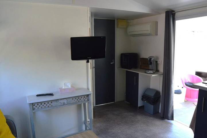 Camping pour 4 personnes, avec piscine ainsi que terrasse et jardin à Puget-sur-Argens - 3