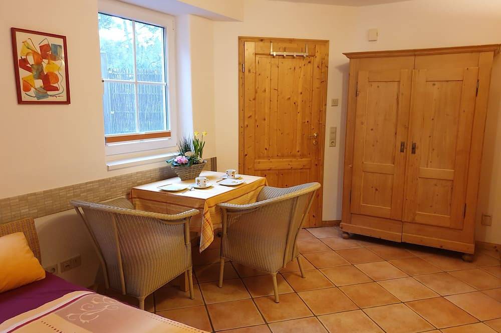 Ganze Wohnung, Gemütliche Ferienwohnung mit Terrasse in Daisendorf bei Meersburg in Daisendorf, Region Bodensee-Oberschwaben