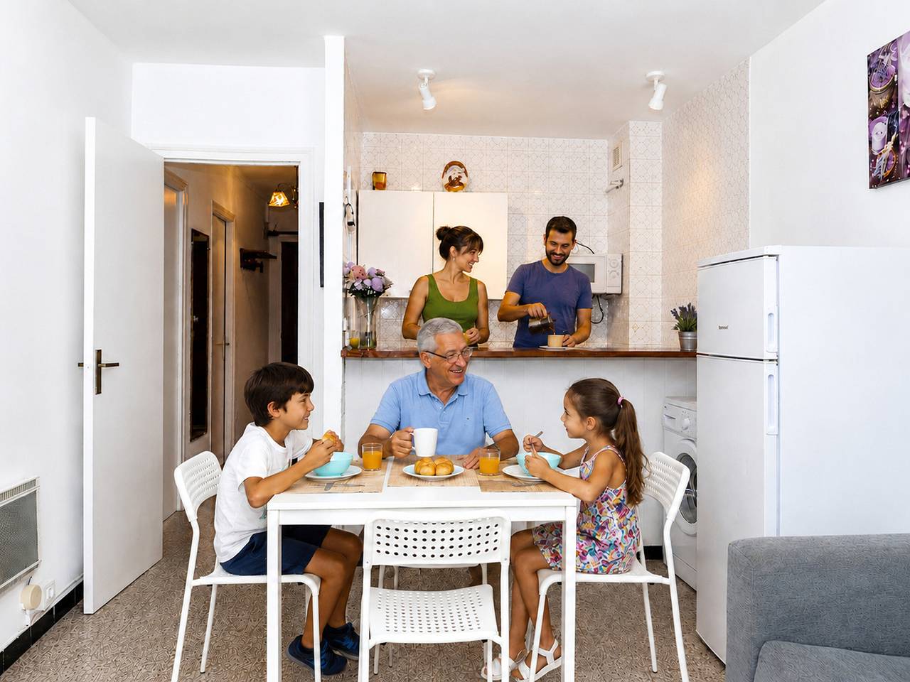 Appartement entier, Appartement lumineux à Roses avec piscine commune – 2 chambres, terrasse, proche centre, pour 6 pers. in Santa Margarida, Roses