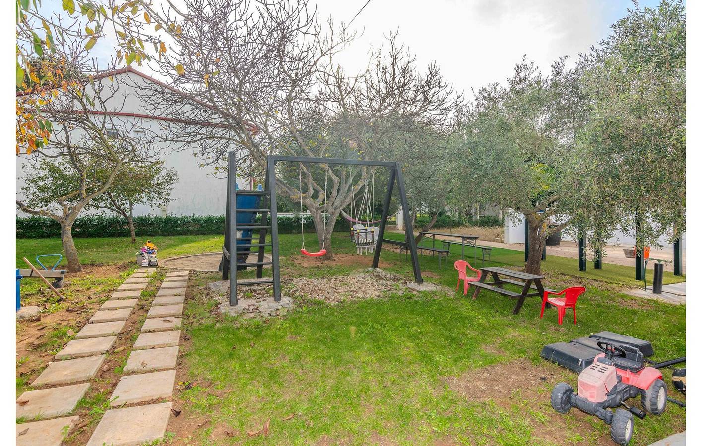 Entire holiday apartment, Cozy 1-Bedroom Apartment with Pool & Kitchen, 900m to Beach in Nin, Zadar
