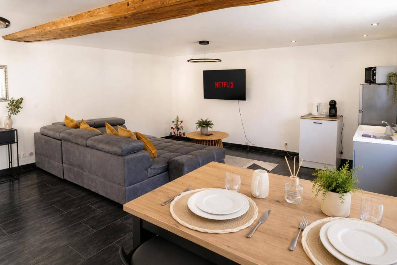 Appartement entier, One-Bedroom Apartment in Gisy-les-Nobles, Yonne