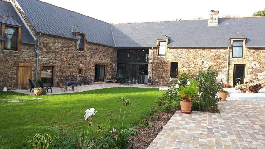 Chambre d’hôte pour 3 personnes, avec jacuzzi et jardin à Plestan