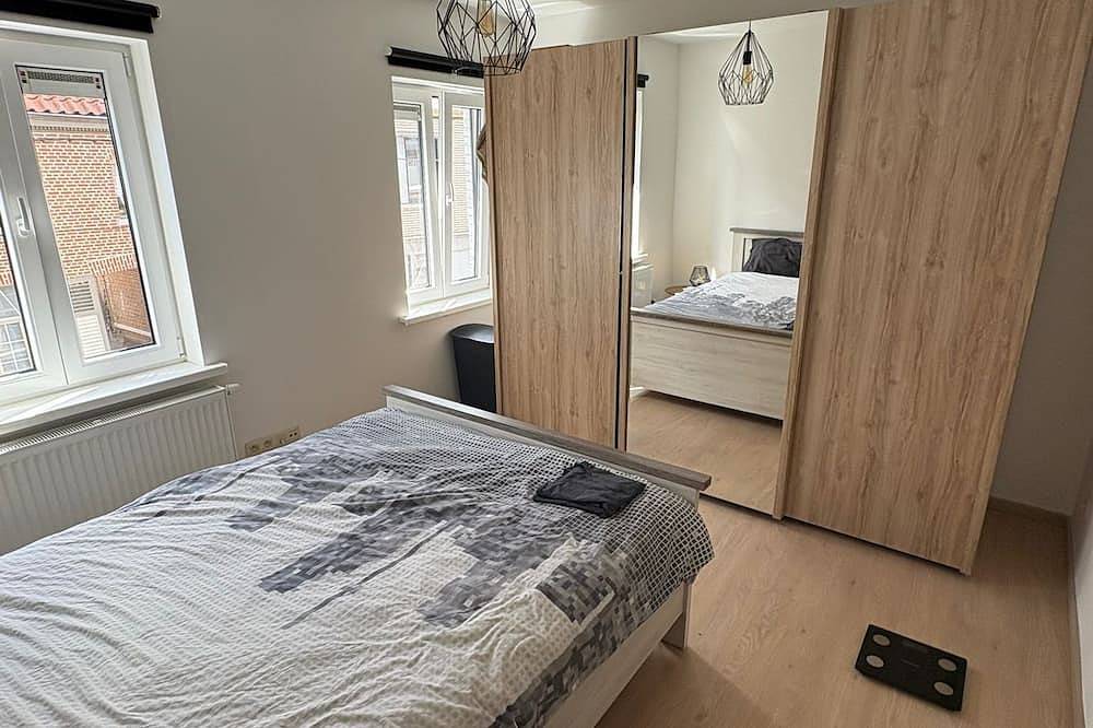 Cozy house close to some cities, for foreign workers in Hamme, Ostflandern