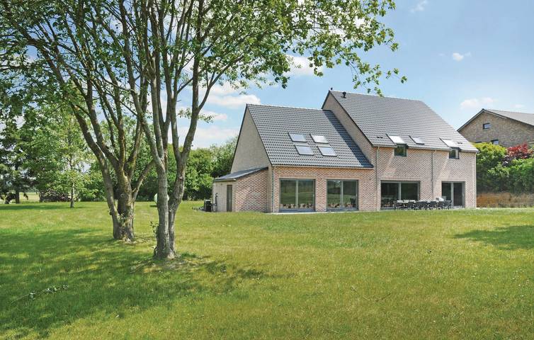 Vakantiehuis voor 12 personen, with Terras and Tuin as well as Sauna in Somme-Leuze