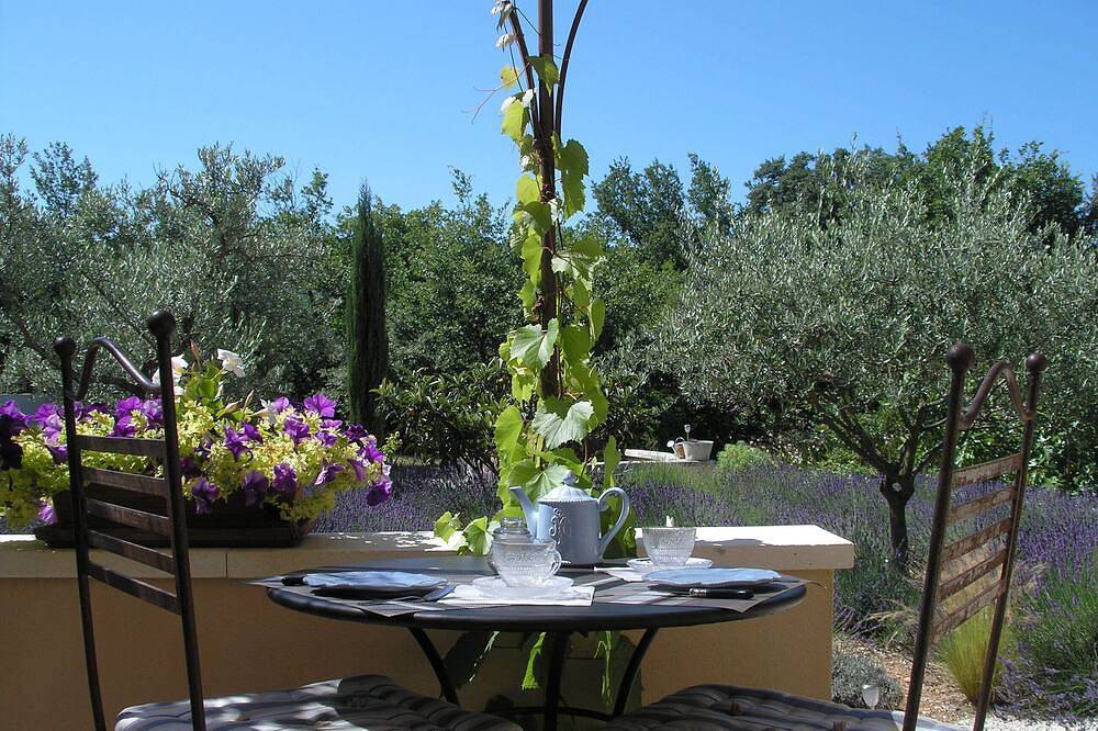 Le Clos des Lavandes-Charme double climatisée Luberon-Terrasse-Lacoste Luberon in Lacoste, Parc naturel régional du Luberon