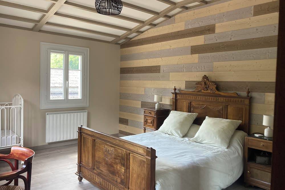 Appartement entier, Appartement Avec Terrasse Et Et Piscine Chauffée Dans Un Cadre De Verdure in Vocance, Région de Tournon-sur-Rhône