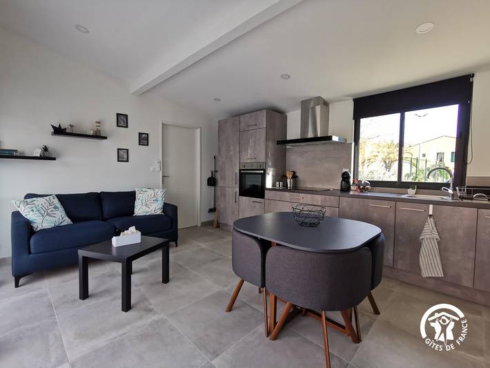 Gîte pour 2 personnes, avec terrasse ainsi que jacuzzi et piscine à Pinet (homonymie) - 3