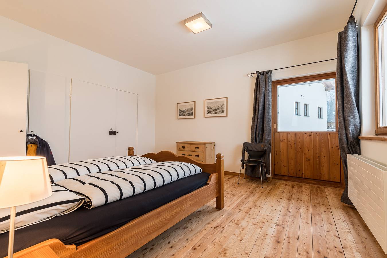 Ganze Wohnung, Chasa La Tschuffa: Exklusives Haus mit 4.5-Zimmer Maisonette am Fusse des Schloss Tarasp in Tarasp, Unterengadin