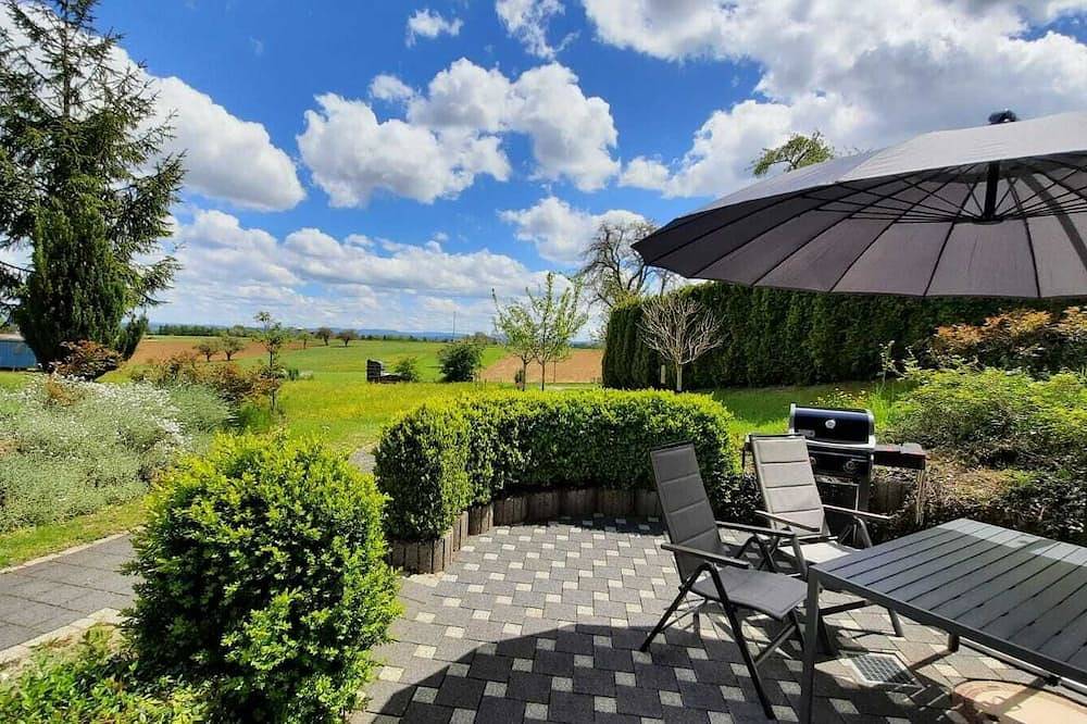 Ganze Wohnung, Ruhige und sonnige Ferienwohnung mit eigener Terrasse und Aussicht in die Natur in Sulz am Neckar, Mittlerer Schwarzwald