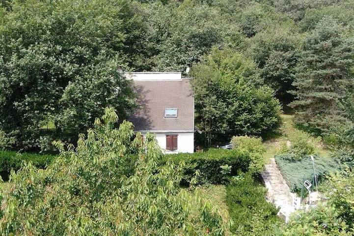 Location de vacances pour 8 personnes, avec jardin à Saint-Gervais-d'Auvergne