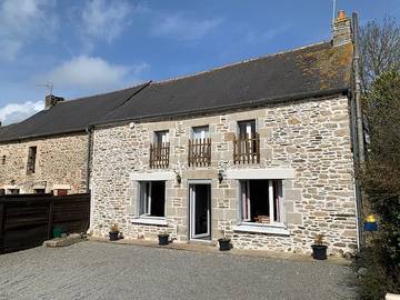 Gîte pour 6 personnes, avec terrasse et jardin à Lanouée