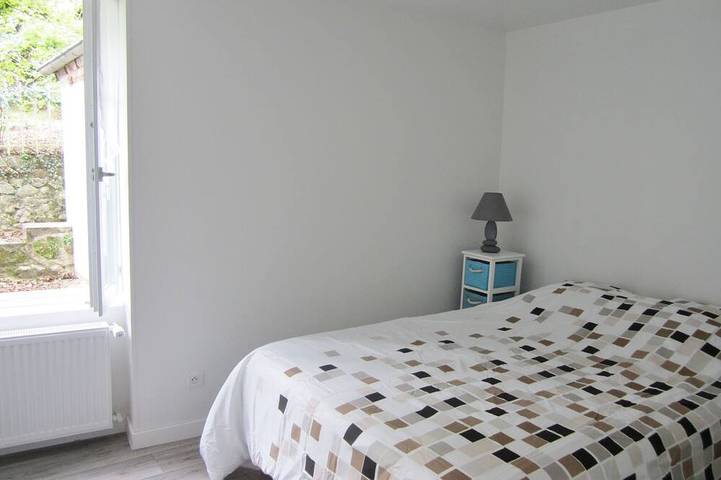 Gîte pour 4 personnes, avec piscine ainsi que terrasse et jardin, animaux acceptés à Saint-Jean-en-Royans - 2