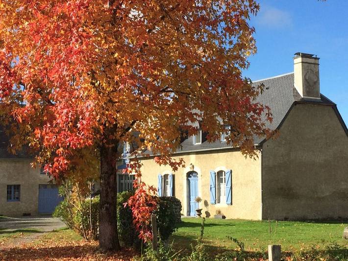 Gîte pour 6 personnes, avec terrasse ainsi que piscine et jardin à Bernac-Debat