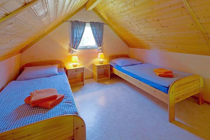 Ferienhaus für 4 Personen, mit Sauna und Whirlpool sowie Pool und Terrasse, kinderfreundlich in Markgrafenheide - 3