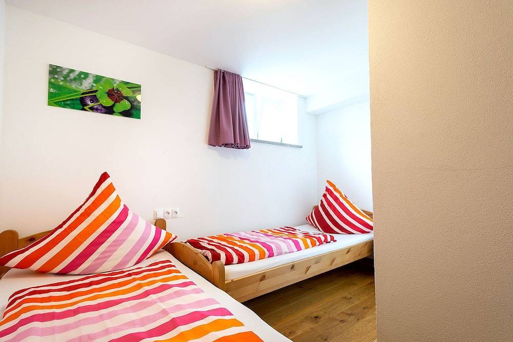 Ganze Wohnung, Alpen-hostel Talstation 4, Buxacher Straße 23 mit Motorradvermietung in Memmingen, Bayerisch Schwaben