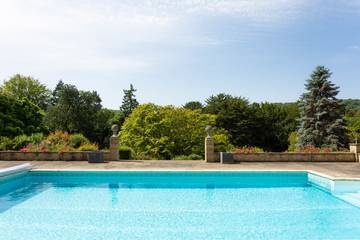 Holiday Rental for 26 People in Stroud, The Cotswolds, Photo 4